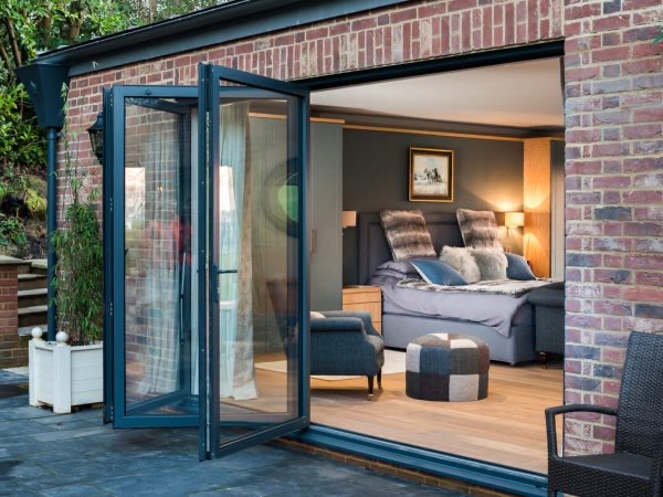 weatherproof-bifold-doors-epping-bluemanor