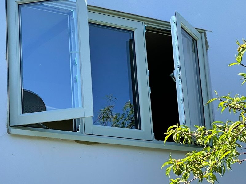 energy efficient flush casement window